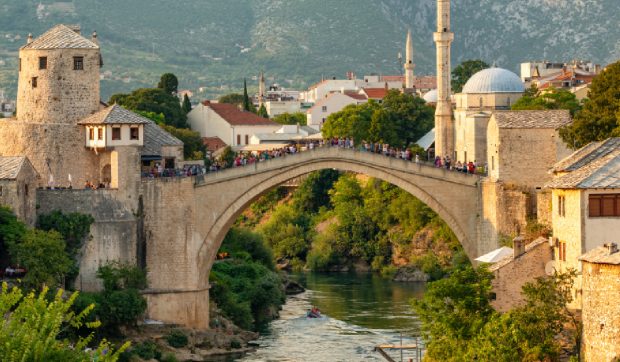 Cele mai spectaculoase 19 poduri din lume. Pe primul loc se află unul din Europa