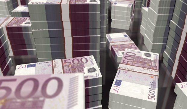 O companie din China și-a premiat angajații cu 24 milioane de euro, iar fiecare a primit cât a putut să numere: „Zeul bogăției pe pământ”