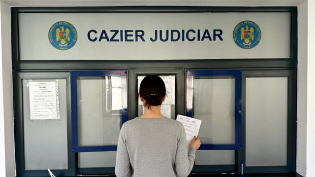 Culmea digitalizării: cazier judiciar eliberat prin aplicația MAI, refuzat la examenul pentru permisul auto. O candidată a fost trimisă la Poliție să obțină varianta fizică