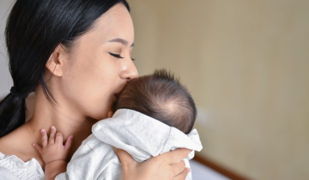 O tânără mamă și-a numit fiul nou-născut după șeful ei, în loc să îi dea un prenume tradițional din familia soțului