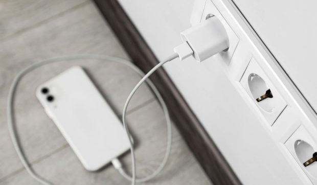 Bateria de la telefon ți se descarcă repede? Dezactivează aceste opțiuni ascunse și telefonul tău va rezista mult mai mult