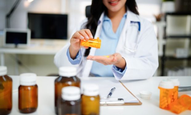 Ce cred oncologii români despre terapia experimentală care frânează cancerul pancreatic, testată în laborator