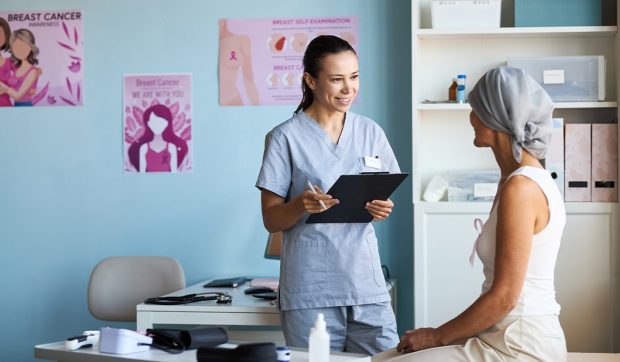 Traseul bolnavilor cu cancer în sistemul medical din România: „Pacientul este adesea dezorientat, iar harta serviciilor lipsește”
