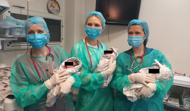Doi băieți și o fată sunt primii tripleți născuți la noua maternitate a Spitalului Municipal Timișoara: „Am avut o bucurie specială”