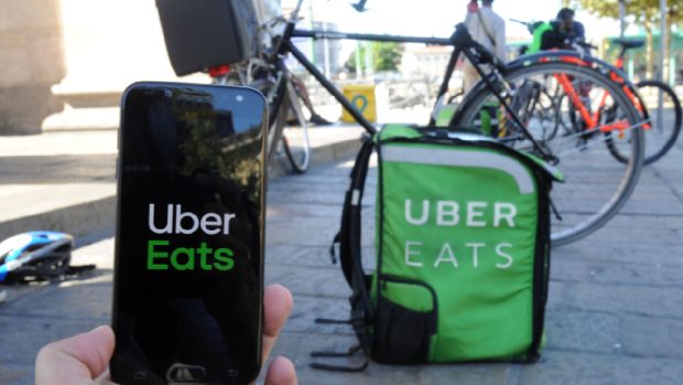 Uber revine în România cu un serviciu la care renunțase acum șase ani