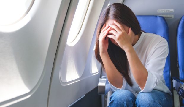 Un zbor din 200 se confruntă cu o urgență medicală la bord. Ce faci în caz de hipoxie și atac de panică în avion
