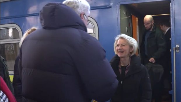 Ursula von der Leyen, la Kiev în ziua în care se împlinesc patru ani de la invazia rusă: „Nu vom ceda până când pacea nu va fi restabilită în termenii Ucrainei”