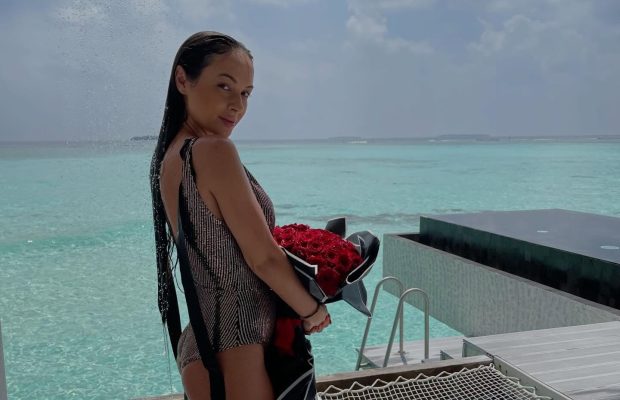 Imagine Stire Cum a apărut Vlăduța Lupău pe plaja din Maldive. Cu cine a plecat artista în vacanță. „Cred că a fost cea mai bună decizie” | 2review.ro