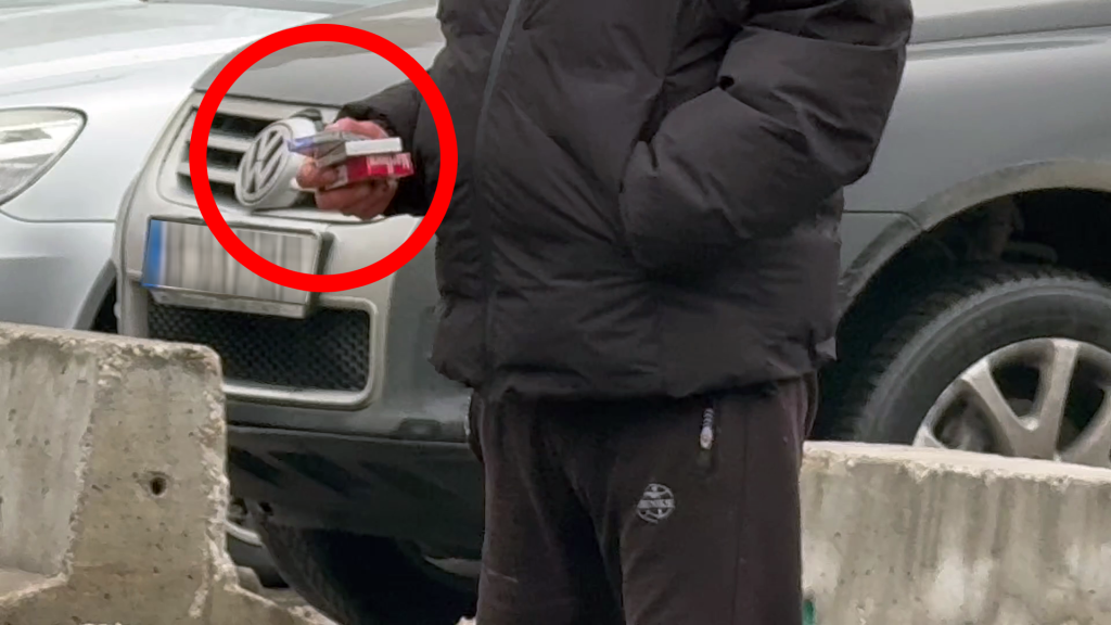 Așa se vând țigările în Piața Obor. Foto: Libertatea