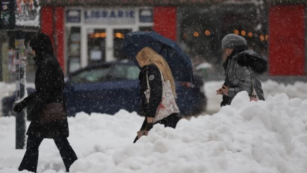 Ninsori, viscol, polei și strat de zăpadă de până la 15 cm. ANM a emis o informare meteo pentru mai multe zone ale țării