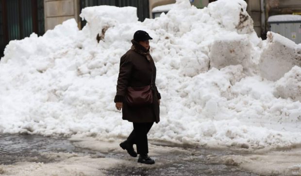 Ninsori viscolite și zăpadă troienită, anunțate de ANM, până mâine: zonele care n-au scăpat de fenomenele meteo severe