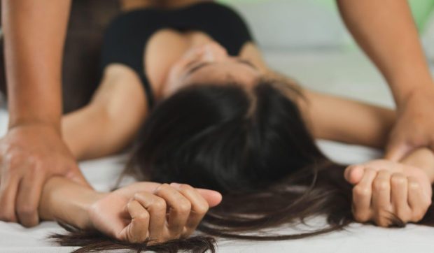Un bărbat a agresat sexual 89 de minore pe parcursul a 55 de ani și și-a ucis mama și mătușa