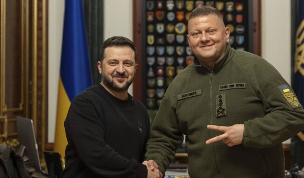 Volodimir Zelenski, acuzat grav de generalul Valeri Zalujnîi: e vinovat pentru eșecul contraofensivei și a vrut să-l intimideze cu o percheziție