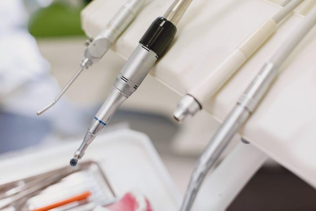 Inovațiile în tratamente stomatologice: cele mai moderne mijloace pentru un zâmbet perfect