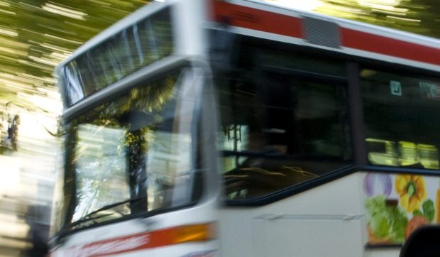 Un adolescent de 15 ani a furat un autobuz și a mers 130 km doar ca să-și ducă iubita la școală, în Germania