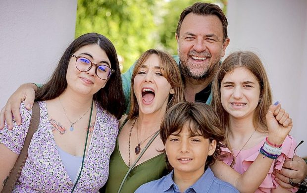 Imagine Stire Horia Brenciu, nevoit să se întoarcă din Kuala Lumpur fără familia lui. De ce nu au putut călători spre Singapore. „Ne-am luat destinul în propriile mâini” | 2review.ro