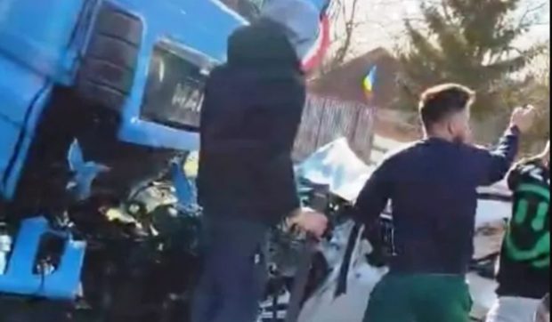 Accident grav în Brăila: două femei au murit după ce un TIR s-a ciocnit cu un autoturism pe DN21