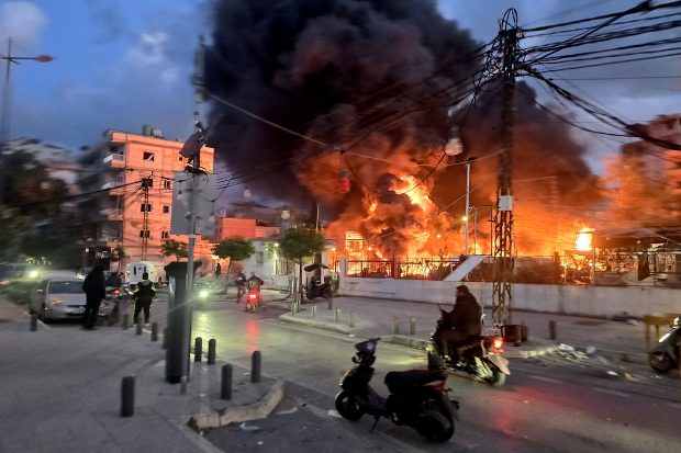 Motivul pentru care Iranul bombardează statele arabe vecine. Strategia din spatele atacurilor asupra EAU și Arabiei Saudite
