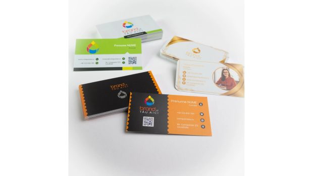 Cărți de vizită personalizate: materiale, finisaje și opțiuni disponibile pe Agrafa.ro