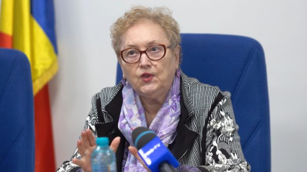 Avocatul Poporului a atacat la CCR OUG-ul prin care Bolojan a permis concedierile în administrația publică. Renate Weber este încă în funcție datorită PSD