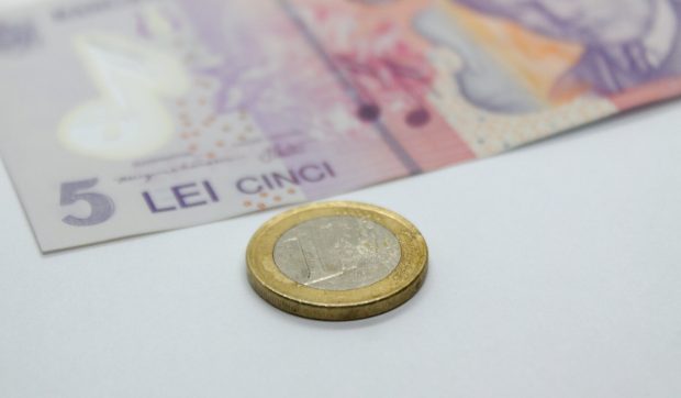 Bonuri de masă tăiate de la 25 la 5 lei pentru angajații din Brașov și Sibiu: „E de-a dreptul jignitor”