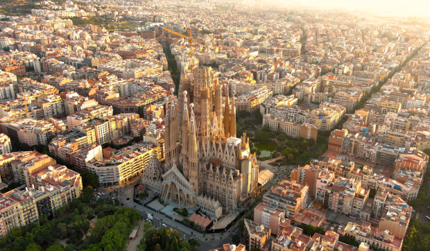 Barcelona interzice închirierea apartamentelor întregi pentru turiști începând cu 2028