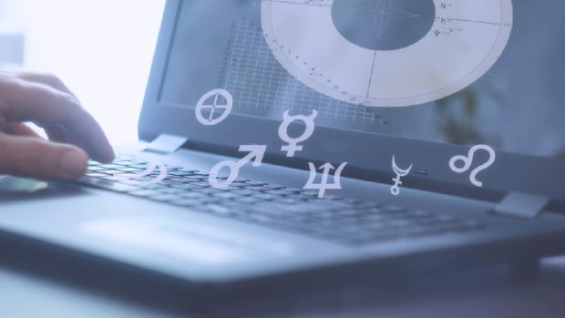Românii din Iași care vor să-și calculeze astrograma plătesc între 300 și 500 de lei la maternitate pentru a afla ora exactă a nașterii