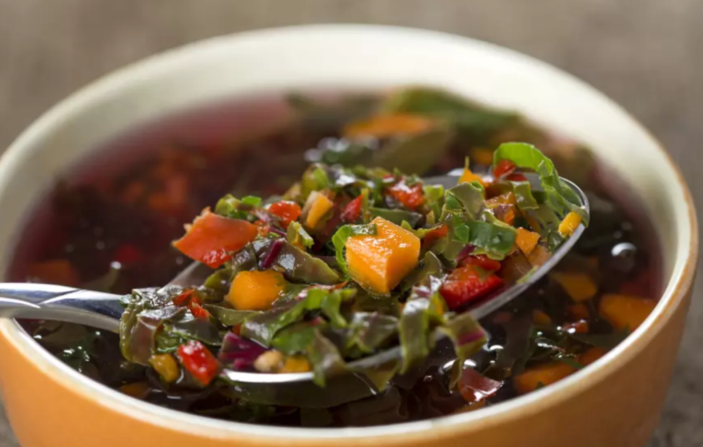 Ciorbă de lobodă cu legume- Foto  Shutterstock