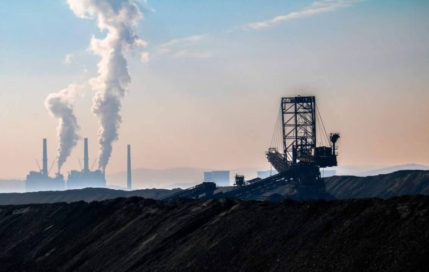 Zeci de angajați de la CE Oltenia au intrat în greva foamei: 1.500 de angajaţi ai companiei riscă să devină șomeri începând cu 1 aprilie