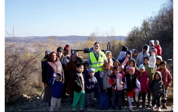 Selly a contribuit la construirea unei fântâni într-o comunitate din județul Bacău