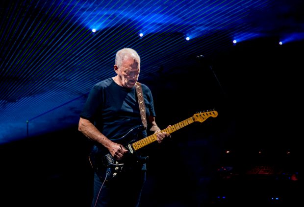 Chitara lui David Gilmour s-a vândut cu 14.550.000 de dolari, devenind cea mai scumpă chitară vândută vreodată, mai scumpă decât a lui Kurt Cobain