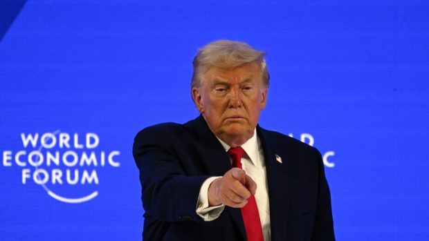 Războiul stângii globaliste are un singur inamic: Donald Trump