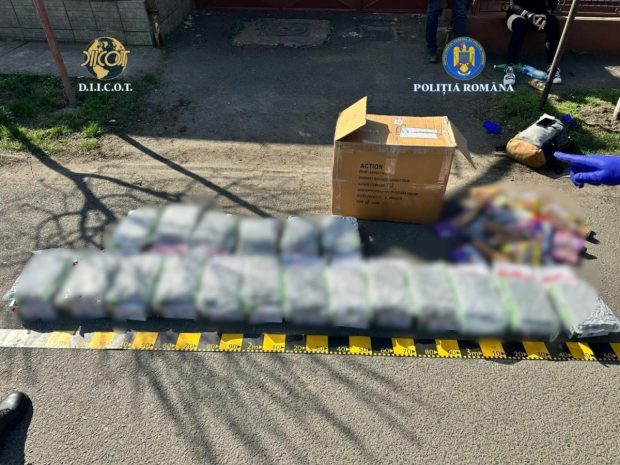 O tânără din Timișoara a ascuns aproape 10 kilograme de canabis printre dulciurile aduse din Spania