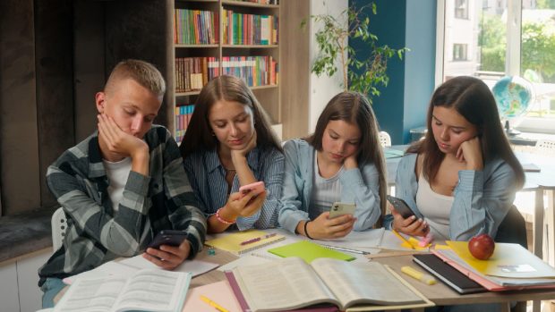 Experimentul de trei săptămâni, lansat de un profesor de biologie din Austria, la care participă 70.000 de elevi din cinci țări