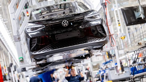 Un inginer american a demontat piesă cu piesă cel mai nou motor electric Volkswagen și a rămas impresionat