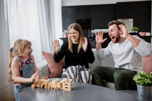Timp de calitate acasă: Cum transformi sufrageria în centrul distracției pentru familie și prieteni