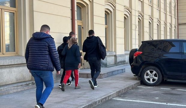 Un bărbat din Iași a fost înjunghiat lângă biserica din cartierul Dacia de o fată de 15 ani