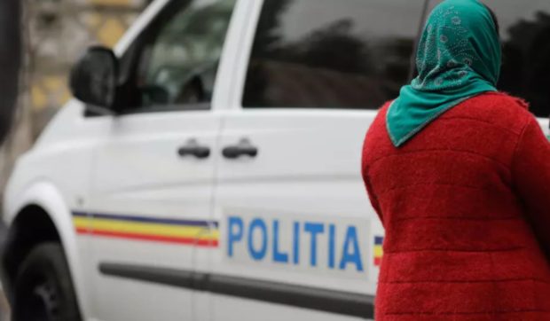 Filmul crimei din Timișoara: ce spun vecinii despre fiul care și-a ucis mama de 8 Martie: „Dădea cu cuţitul în fiecare maşină”