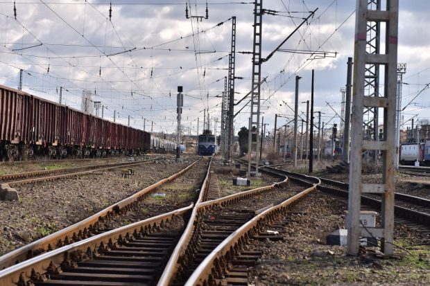 Toate trenurile spre Constanța sunt oprite: avarie gravă la Fetești, circulația este paralizată pe Magistrala 800