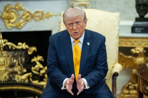 Donald Trump a dezvăluit cadoul primit din partea negociatorilor de la Teheran și a recunoscut că vrea controlul asupra petrolului iranian