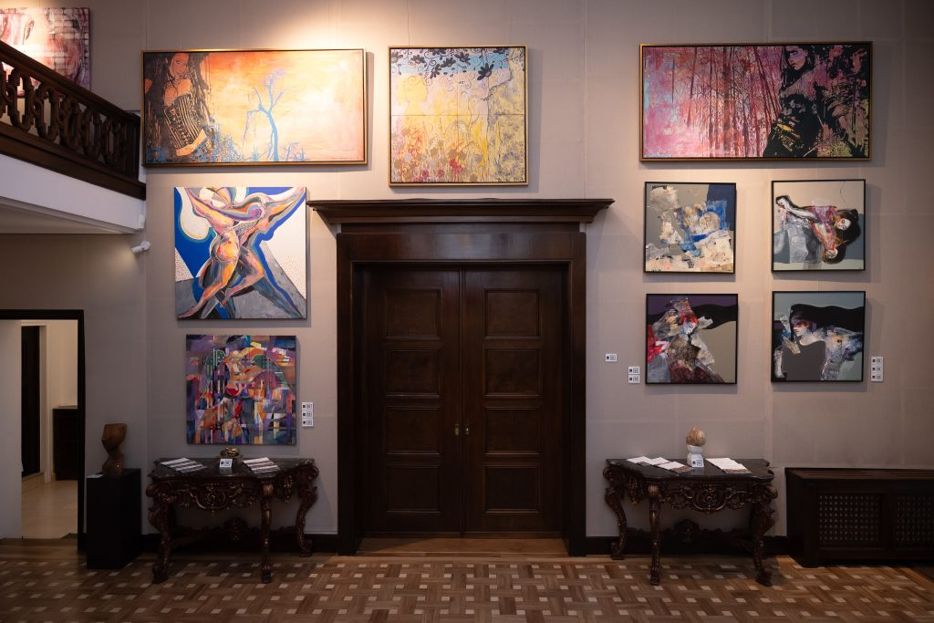 WIN Gallery inaugurează sezonul expozițional 2026 cu vernisajul „Dans pe suprafața ființei”