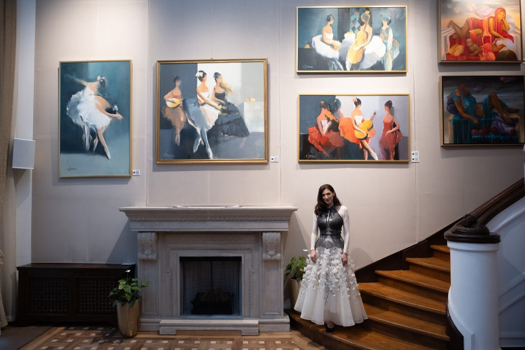 WIN Gallery inaugurează sezonul expozițional 2026 cu vernisajul „Dans pe suprafața ființei”