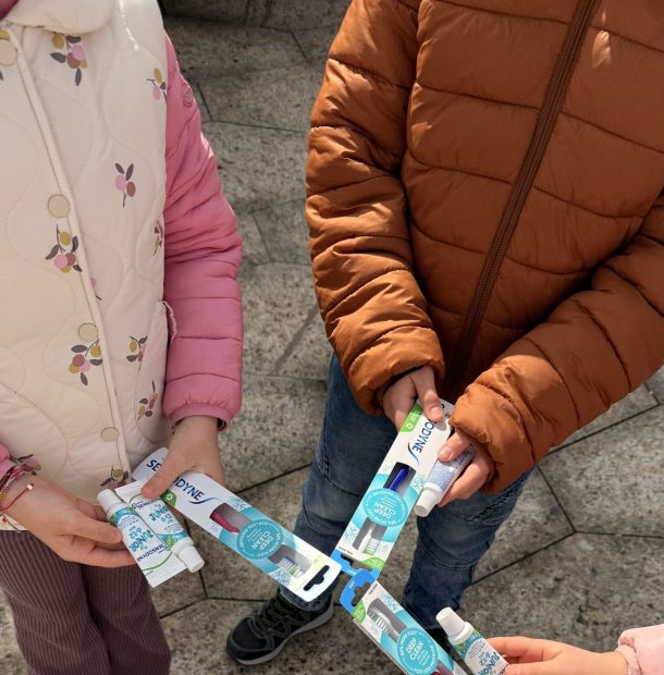 Caravana Sănătății Orale: Informare și consultații gratuite pentru comunitățile din orașele mari ale României