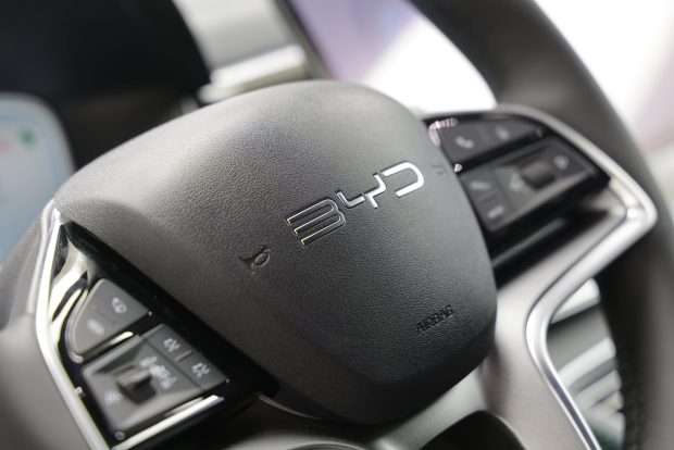 BYD lansează o nouă generație de baterii Blade cu încărcare rapidă în ger. Denza Z9GT și Yangwang U7 vor avea o autonomie de o mie de kilometri