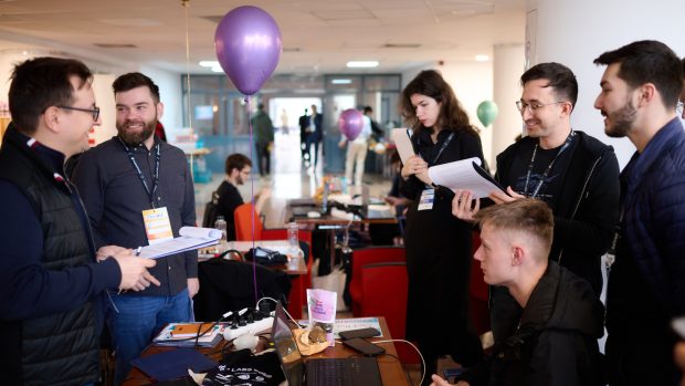 Innovation Labs 2026 începe cu cel mai mare hackathon național unde tinerii antreprenori își testează ideile de start-up