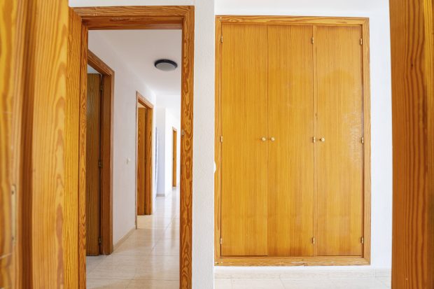 Proprietarii scumpesc apartamentele vechi. Cât a ajuns să coste o locuință în Timișoara, Brașov, Constanța, Cluj și București?