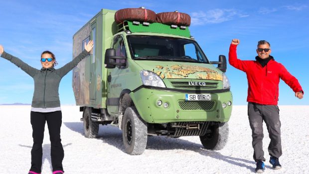 O femeie din Sibiu a călătorit un an cu un camion, din Alaska până în Patagonia: „Expediția asta ne-a deschis ochii, mintea și sufletul”