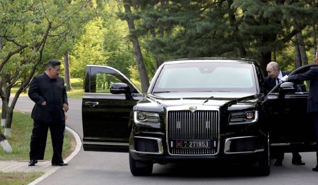Kim Jong Un respinge limuzina lui Vladimir Putin. Preferă Maybach-ul german