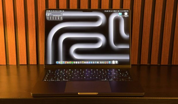 MacBook Pro 14 cu M5 review: bun la muncă și bun la… joacă?!