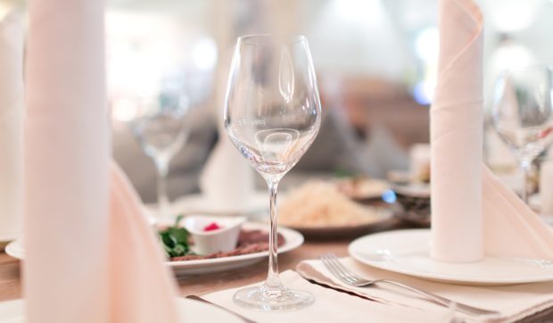 Un bucătar francez încearcă să aducă la viață singurul restaurant al comunei: „Meniul începe de la 18 euro”